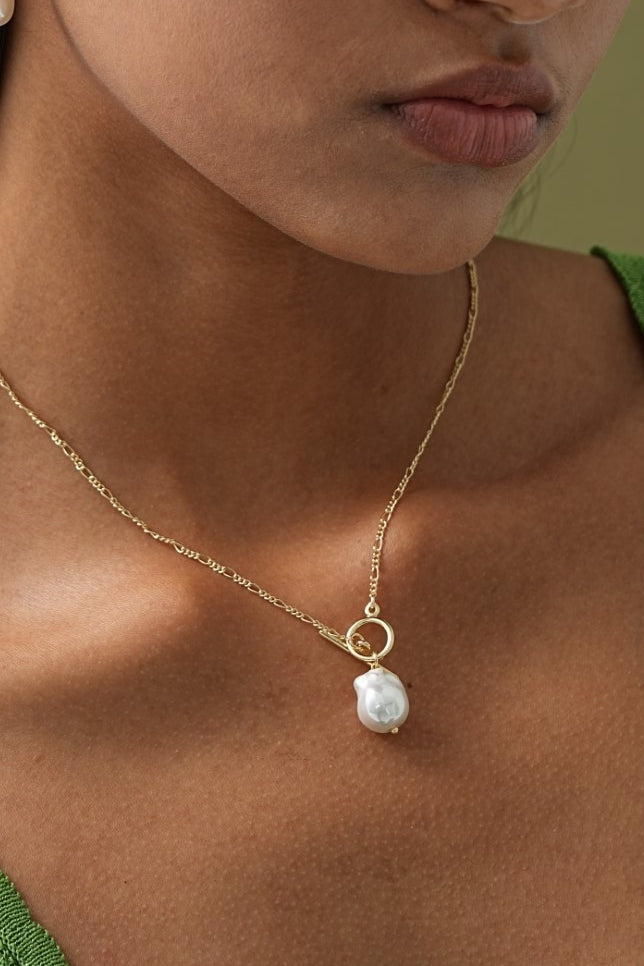 Collier Chic avec Perle Dorée