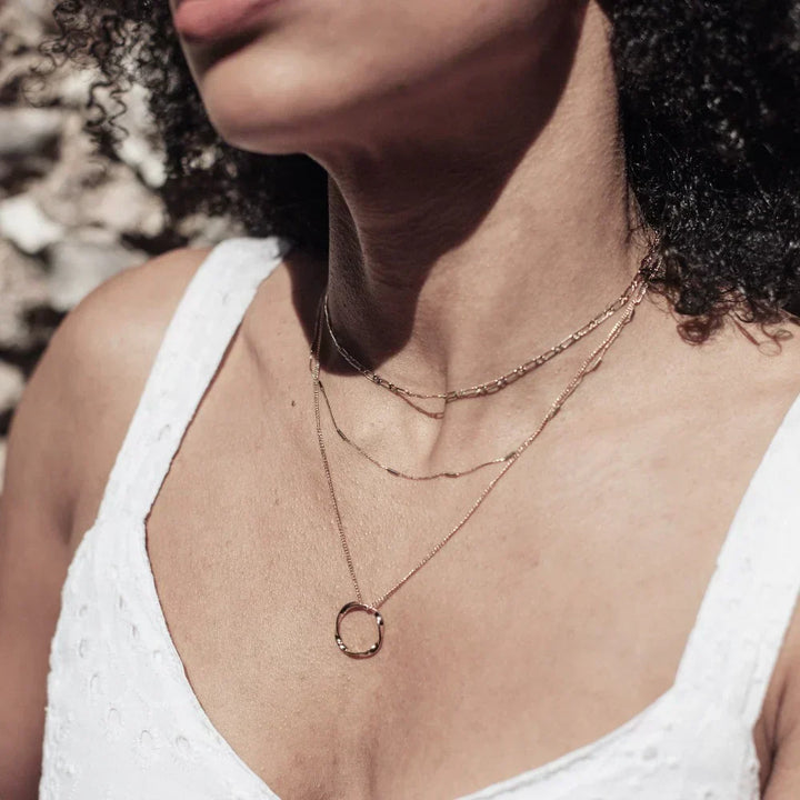 Collier en Or à Cerceau Ouvert avec Trois Rangées