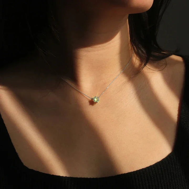 Collier élégant avec cristal solitaire