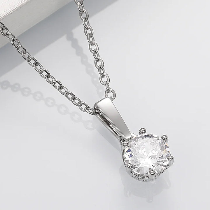 Collier Élégant avec Pendentif en Zirconium