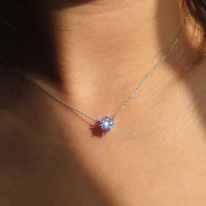 Collier élégant avec cristal solitaire