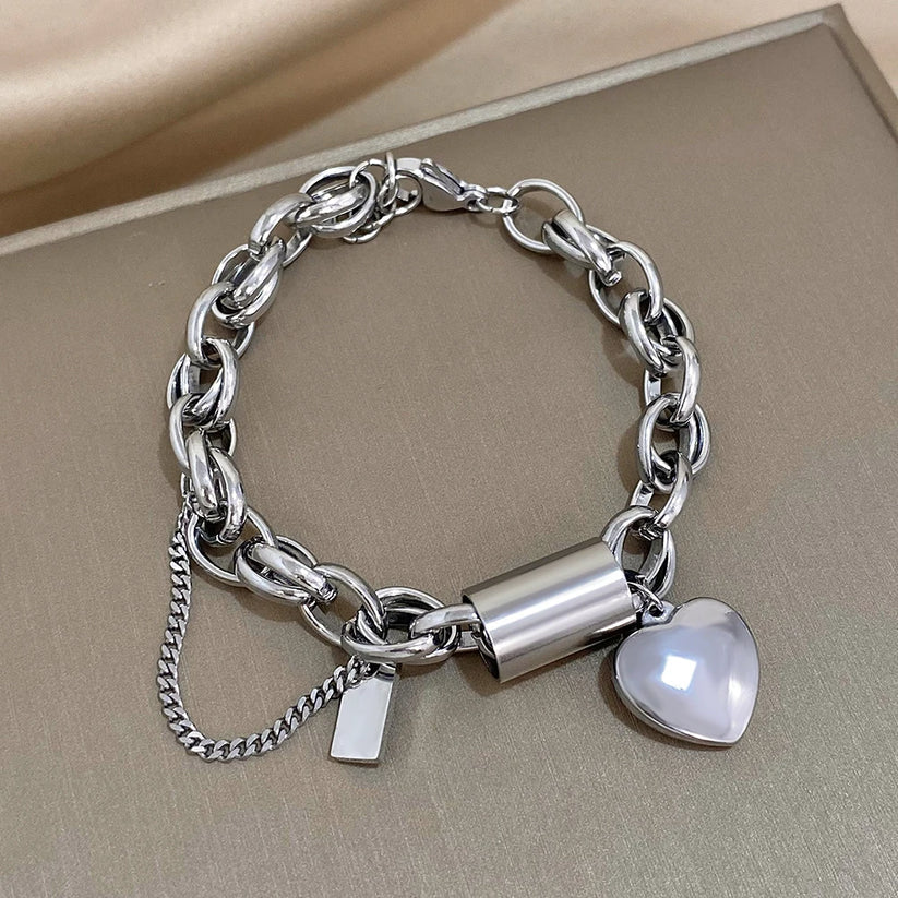 Bracelet en or épais en forme de cœur