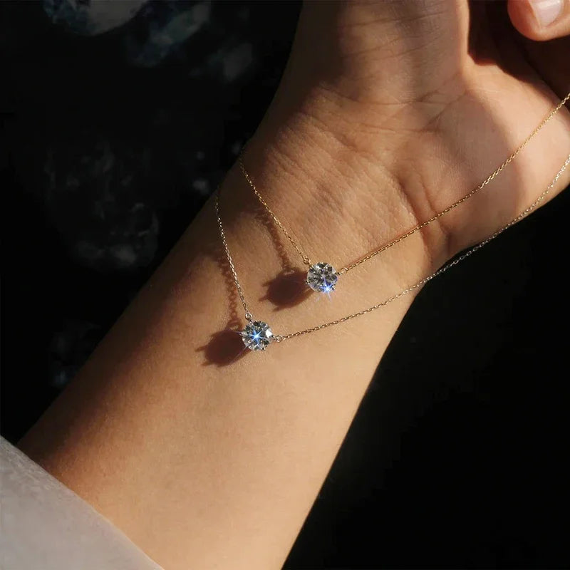 Collier élégant avec cristal solitaire