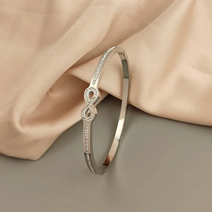 Bracelet Rigide Infinity Orné de Cristaux Exclusifs