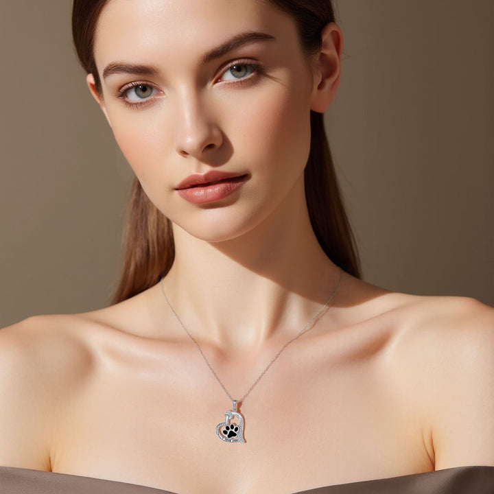 Collier avec Pendentif en Forme d'Empreinte de Patte