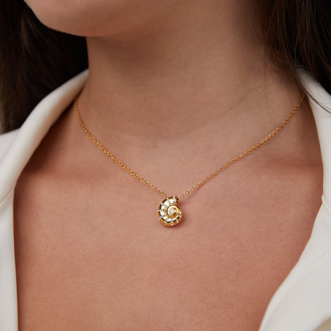 Collier en Cristal avec Pendentif en Coquillage