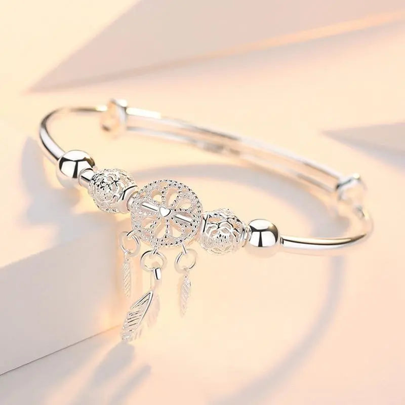 Bracelet en argent orné d'un pendentif attrape-rêves